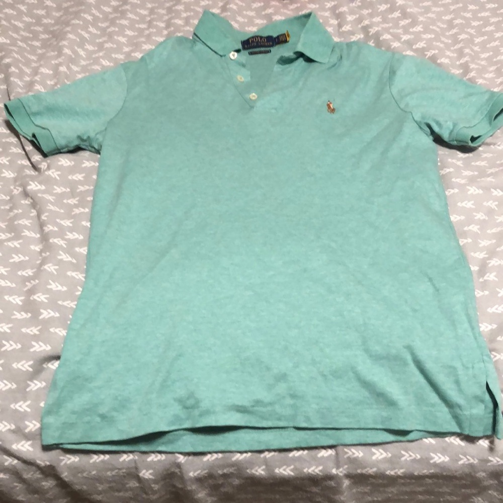 Collared polo shirt in size men’s small